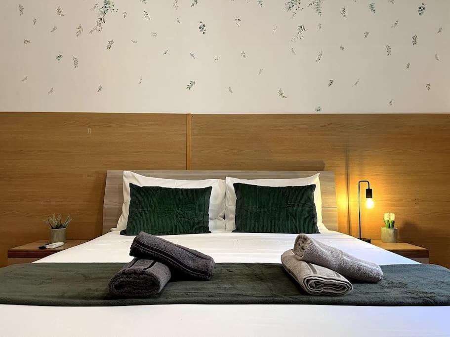 Dreams Under The Trees - Metro Termini Apartment Rome